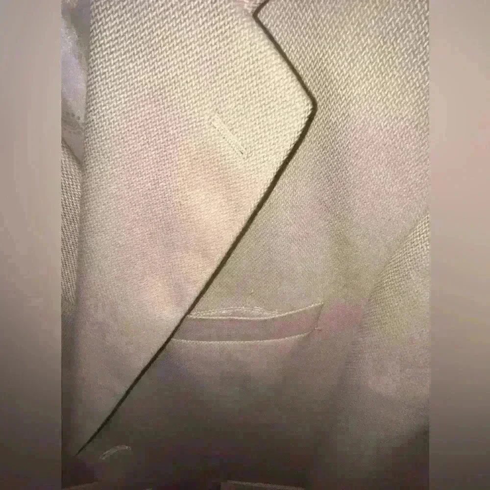 Gently used men’s suit m/l measurements on picture